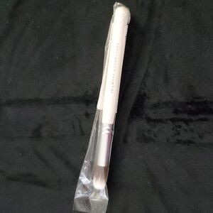 BareMinerals Soft Focus Shadow Brush